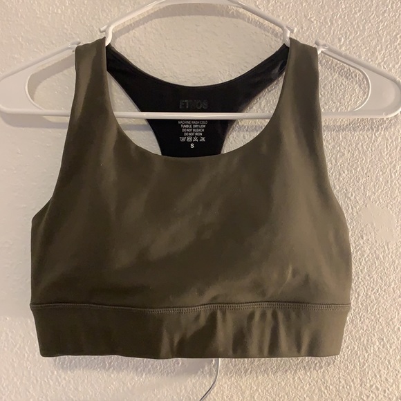 Dark green workout set in great condition! Only worn 2 times! Size small. - Picture 2 of 5